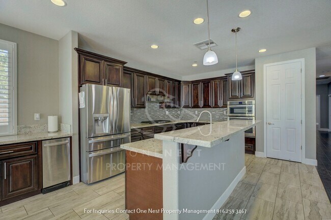 Building Photo - Offering a 6 Month Lease | 4 Bedroom 3 Bathroom Plumas Lake Beauty!