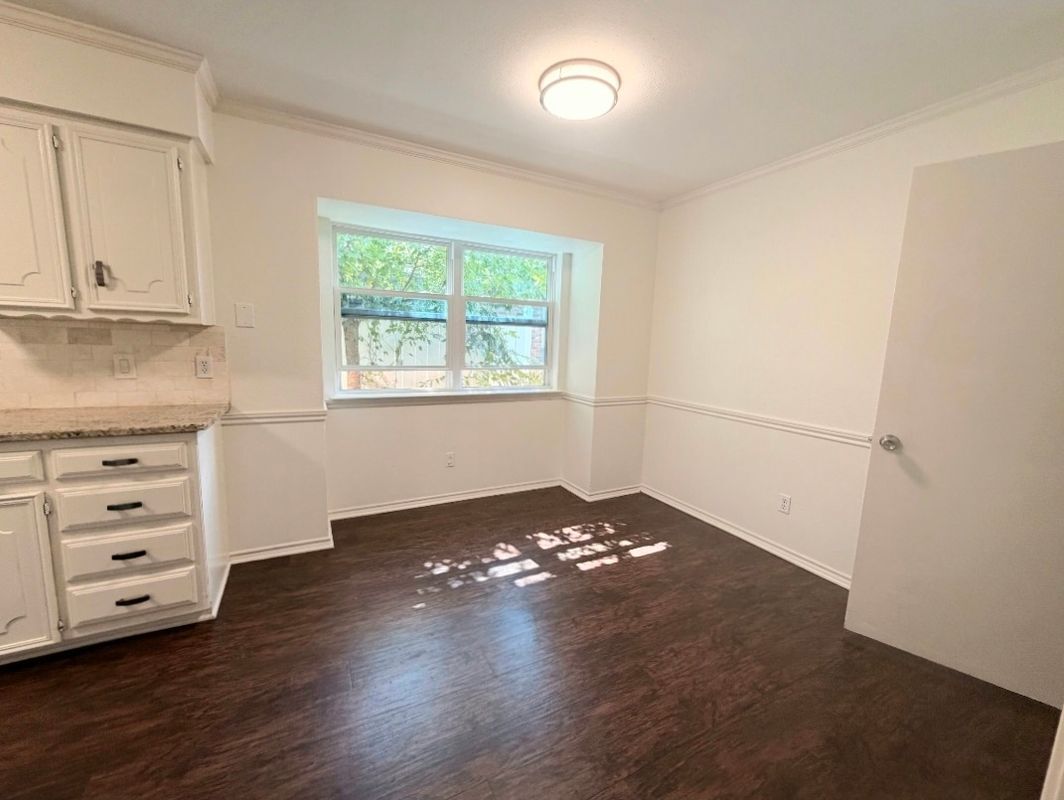 Building Photo - 3433 Lynbrook Dr
