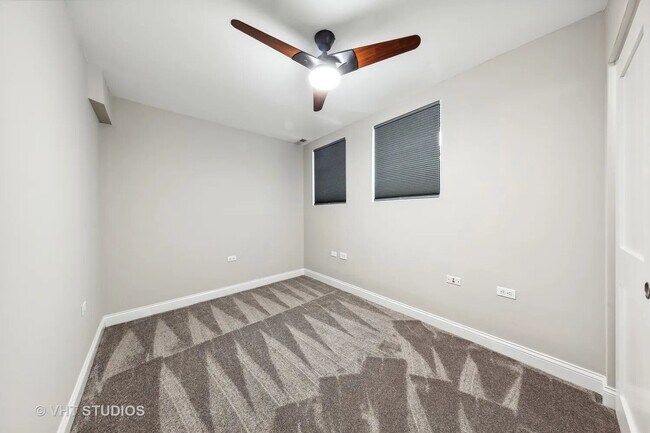 Building Photo - 852 W Belle Plaine Ave