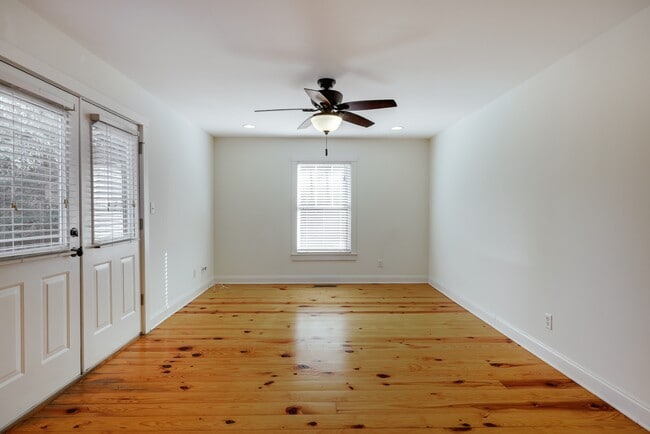 Building Photo - 145 Hendrix Ave