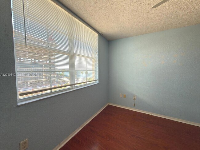 Building Photo - 1801 N Flagler Dr