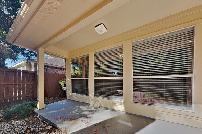 Building Photo - 70 N Creekmist Pl