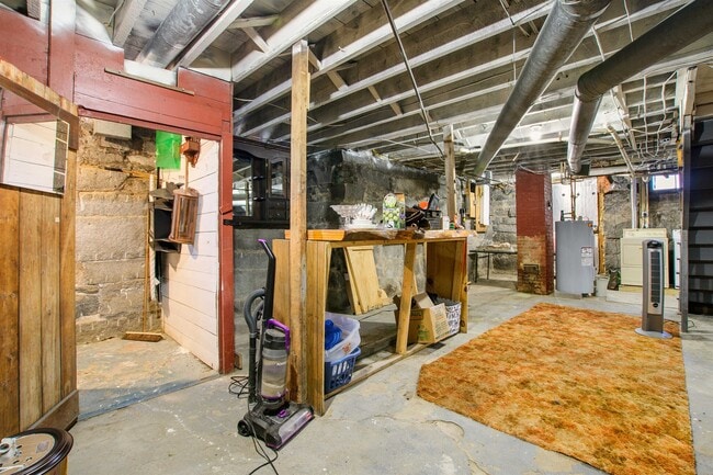 Building Photo - 19 Pine St