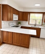 Building Photo - 935 Brower Dr