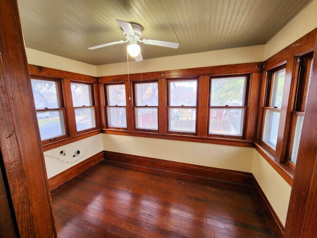 Building Photo - 511 2nd Ave SW