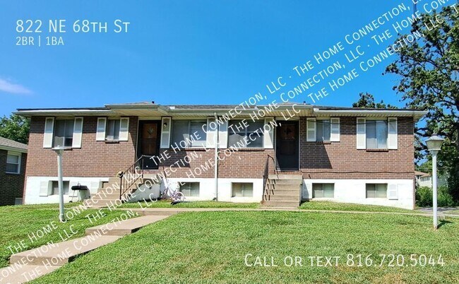 Building Photo - Recently Updated 2 Bed / 1 Bath Townhouse ...