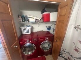 Building Photo - 530 Windstone Dr