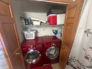 Building Photo - 530 Windstone Dr