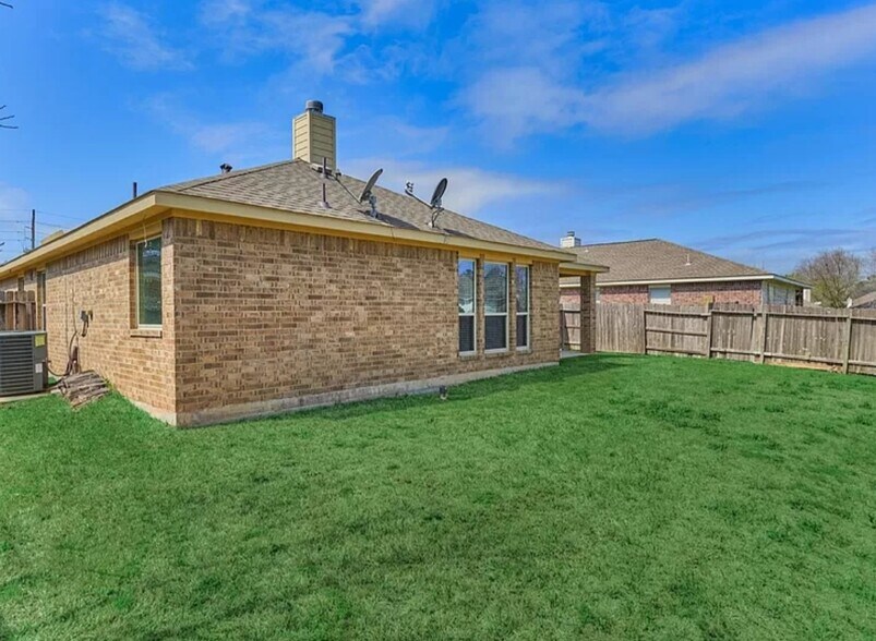 Building Photo - 13210 Raintree Dr