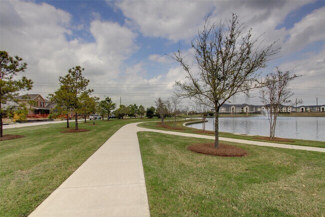 Building Photo - 14514 Fall Creek View Dr