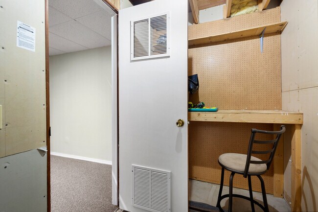 Building Photo - 3556 Queen Anne Way