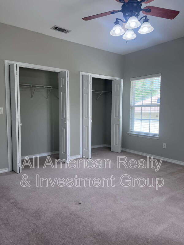 Building Photo - 105 Par Ct