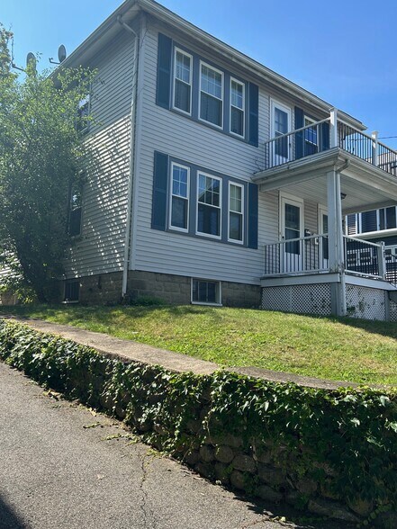 Building Photo - 43 Pequossette St