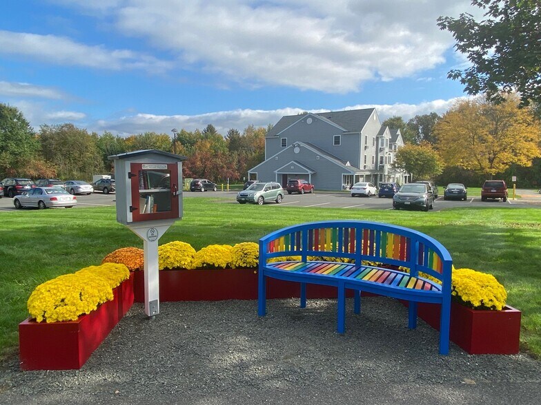 Mill Valley Estates 420 Riverglade Dr Amherst MA 01002 Apartment Finder