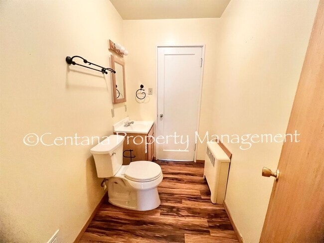 Building Photo - RARE FIND- Available 4 bedroom 1 1/2 bathr...