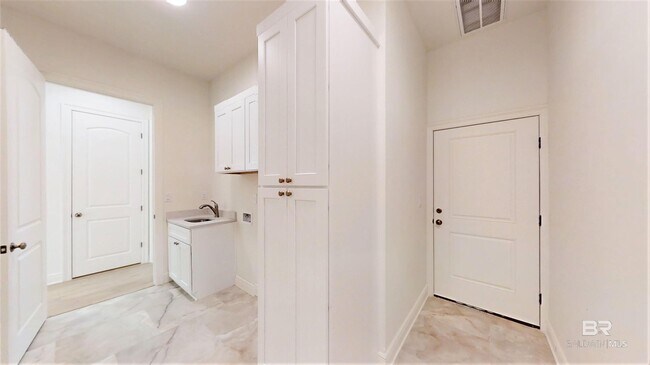 Building Photo - 2704 Bienville Ave