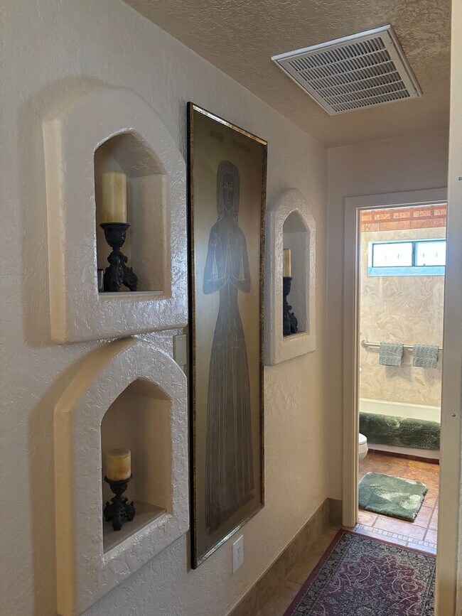 Building Photo - NEWLY REMODELED 1 BED 1 BATH
