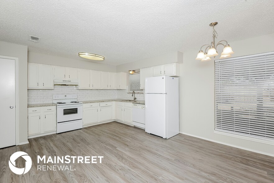 Building Photo - 6400 Rock Springs Dr