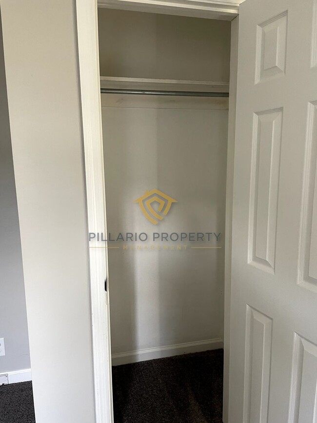 Building Photo - AVAILABLE NOW! Updated, Anderson 2 Bedroom...