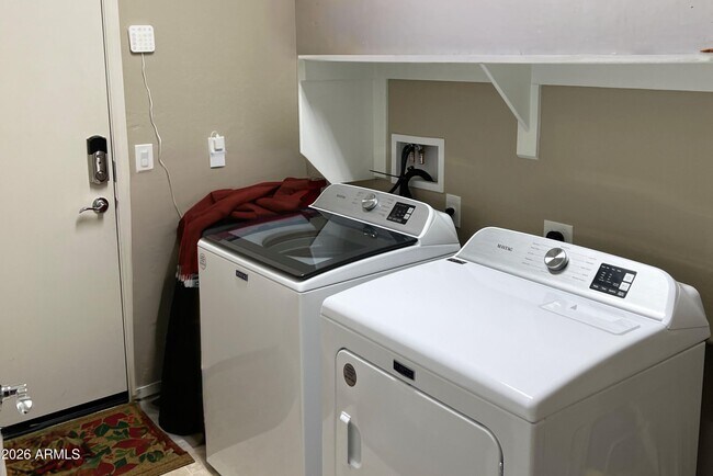 Building Photo - 2321 N Hidden Canyon Dr