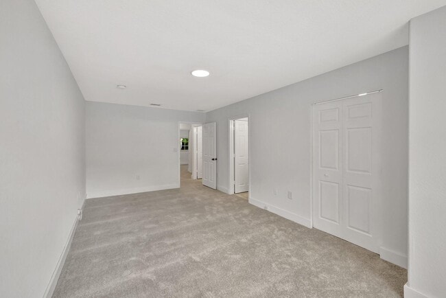 Building Photo - 3055 Riverside Dr
