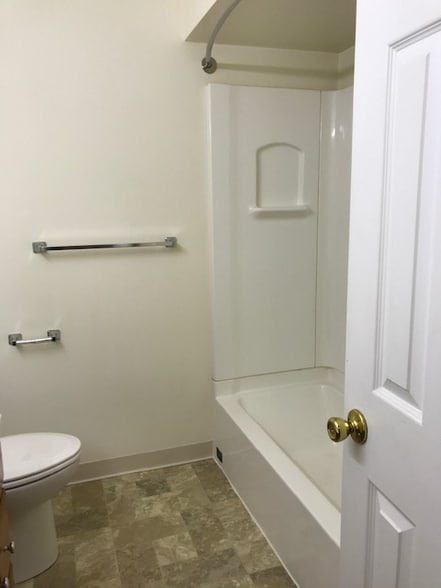 Building Photo - 634 W Foulke Ave