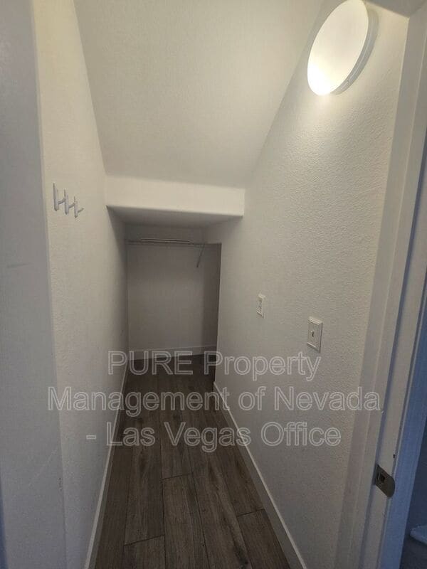 Building Photo - 9389 Black Wolf Ave