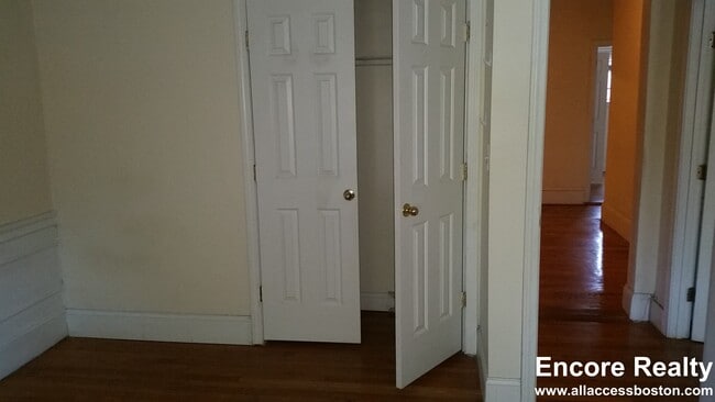 Building Photo - 60 Egmont St