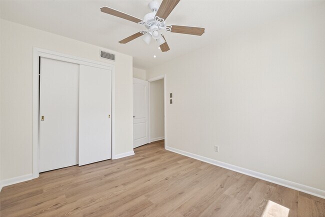 Building Photo - 7950 Longridge Dr