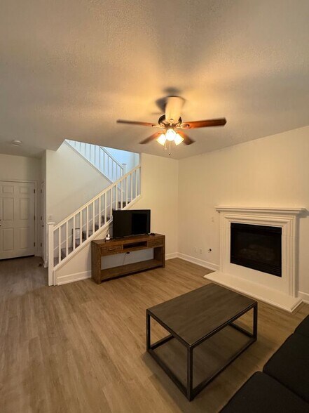 Building Photo - 433 Tolman Way
