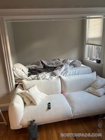 Building Photo - 211 Park Dr