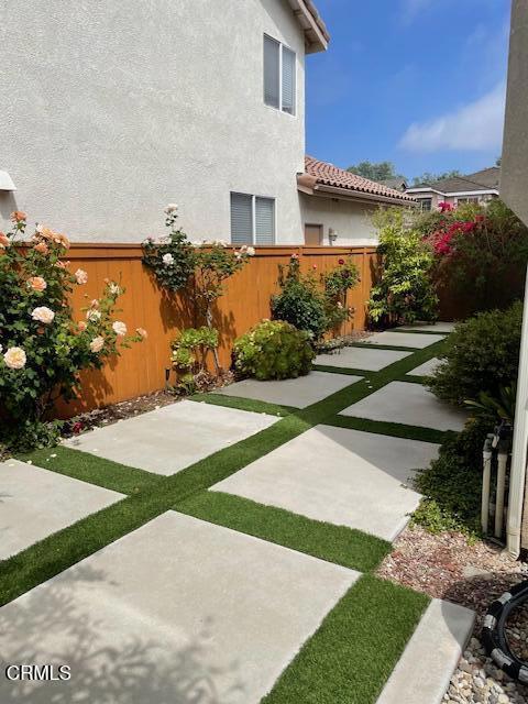 Building Photo - 477 Fallbrook Ave
