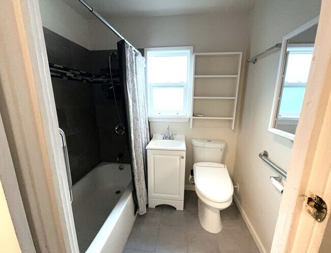 Building Photo - 1522