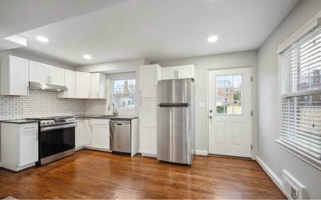 Building Photo - 2836 Fairhaven Ave