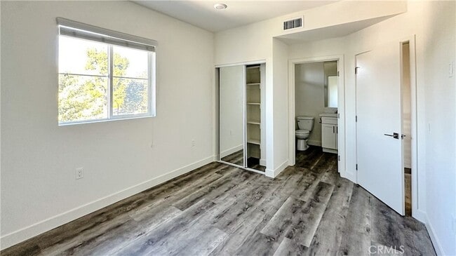 Building Photo - 14019 Vanowen St