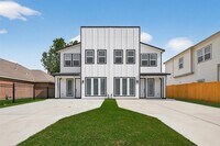 Building Photo - 5027 Willow Glen Dr