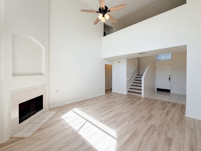 Building Photo - 4-Bedroom, 2.5-Bath, 2 Story Home in Fort Worth!
