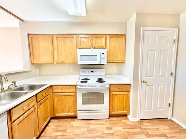 Building Photo - Westbury Farms 1-Bedroom