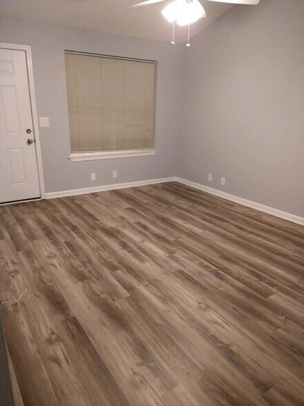 Building Photo - 110 Rolling Meadows Dr