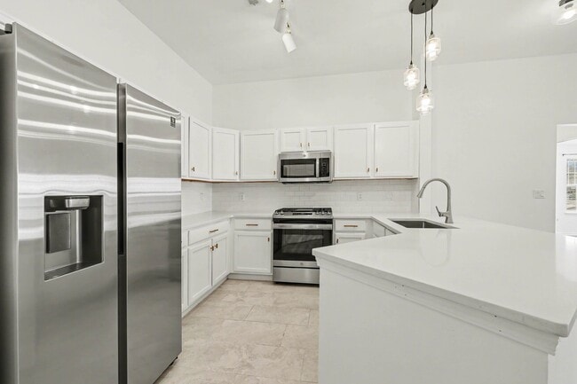 Building Photo - 2259 S Main St