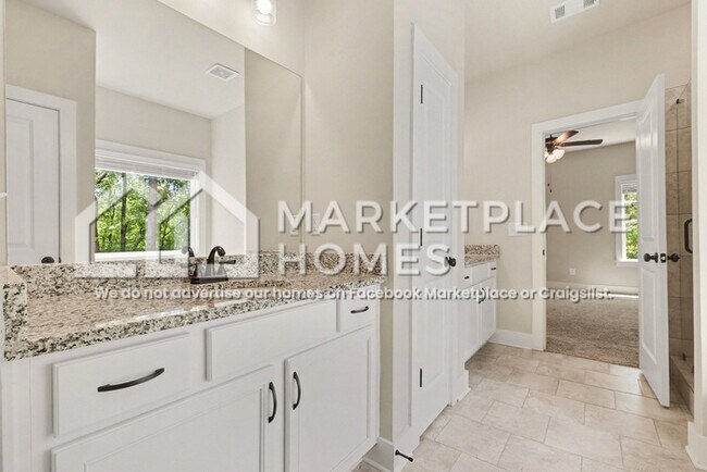 Building Photo - 173 Russell Way