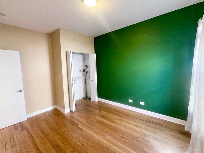 Building Photo - 1334 W Estes Ave