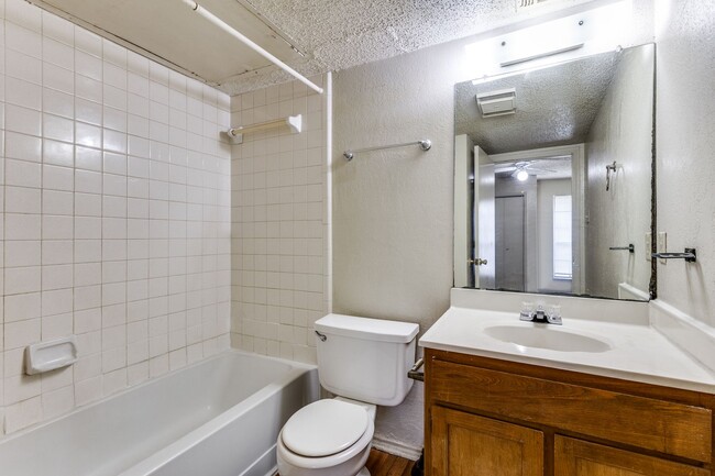 Building Photo - 113 Peachtree Ct