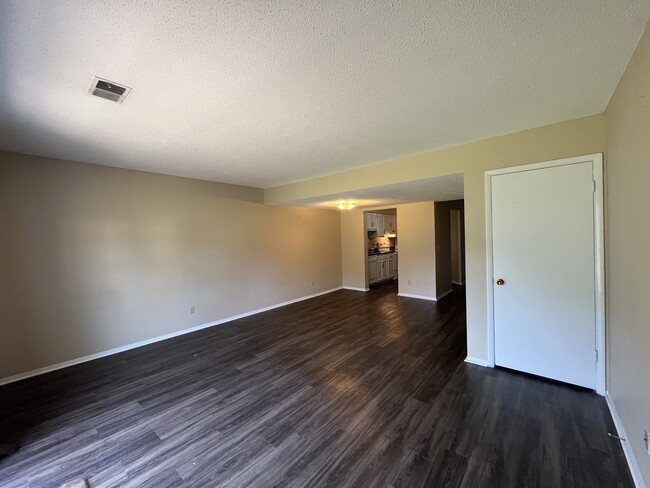 Building Photo - 901 Olmstead Dr