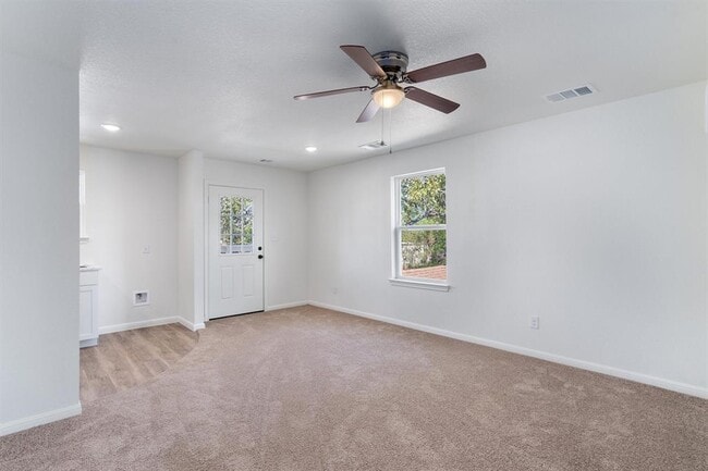 Building Photo - 2002 W 2nd St