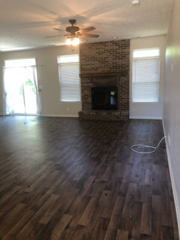 Building Photo - 3730 Tesla Dr