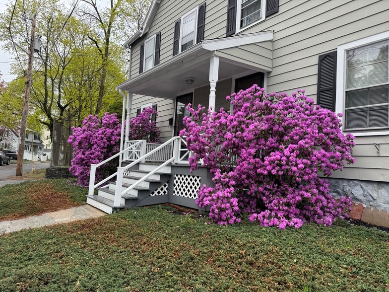 Building Photo - 135 Lynde St