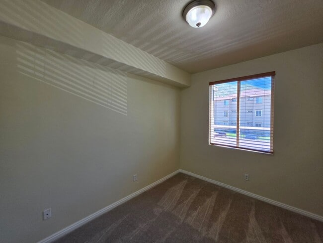 Building Photo - HONEY! Stop Scrolling! Luxury Centerville Stunner!