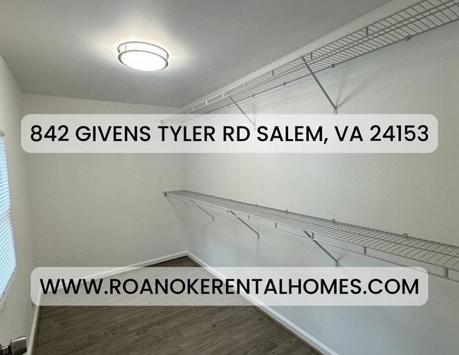 Building Photo - 842 Givens Tyler Rd