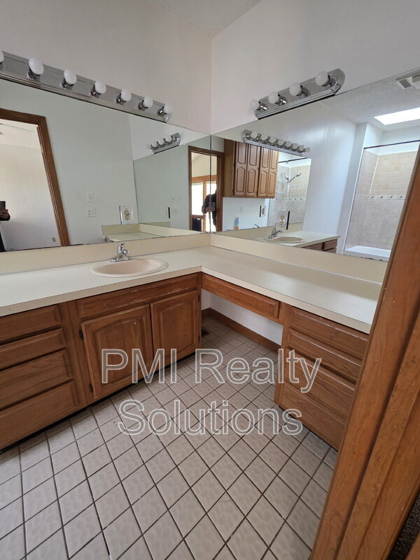 Building Photo - 4506 E 38th Pl